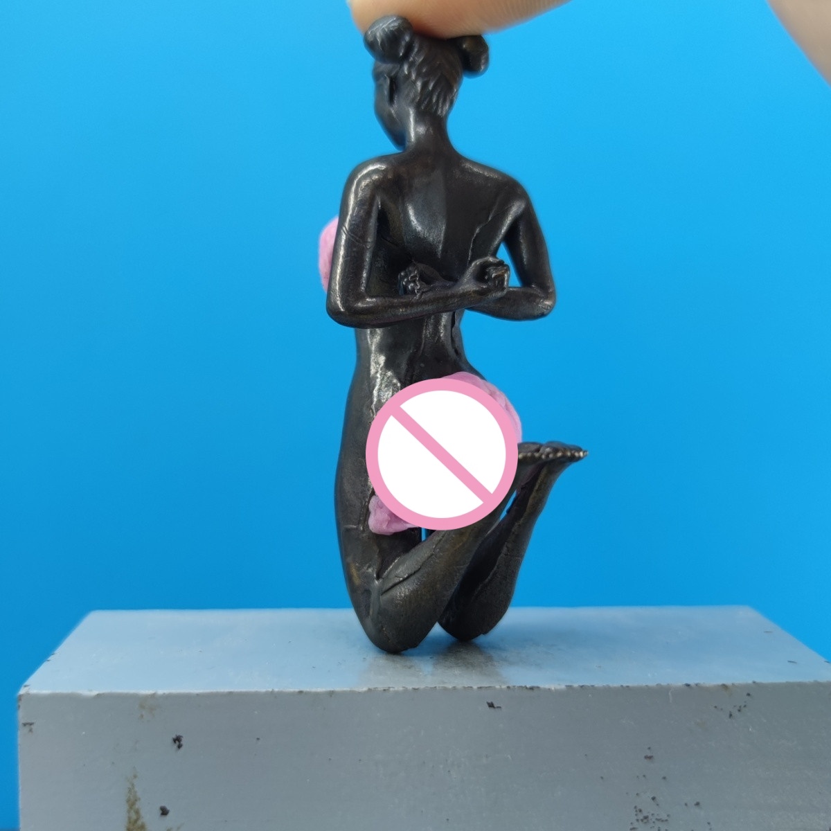 Vintage Brass Kneeling Female  - đánh giá và giá Vintage Collectible Figures