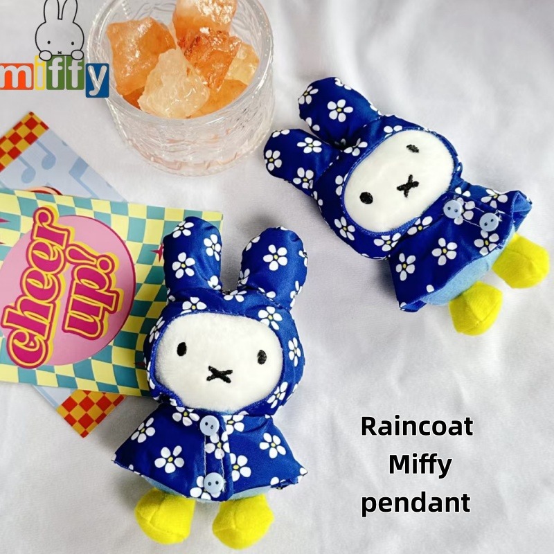 Miffy Raincoat Plush Keychain  - đánh giá và giá Vintage Collector