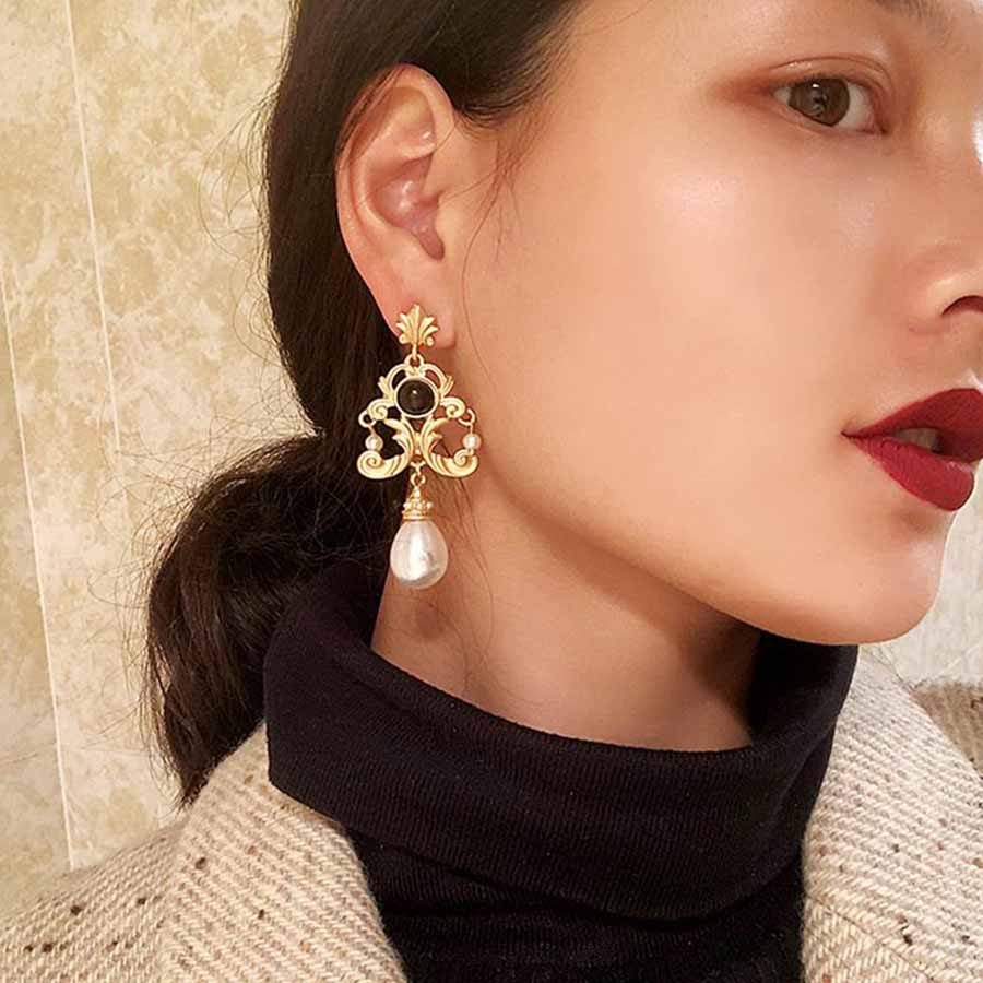 Retro Luxury Baroque Bride Ear - đánh giá và giá Vintage Collectible Figures